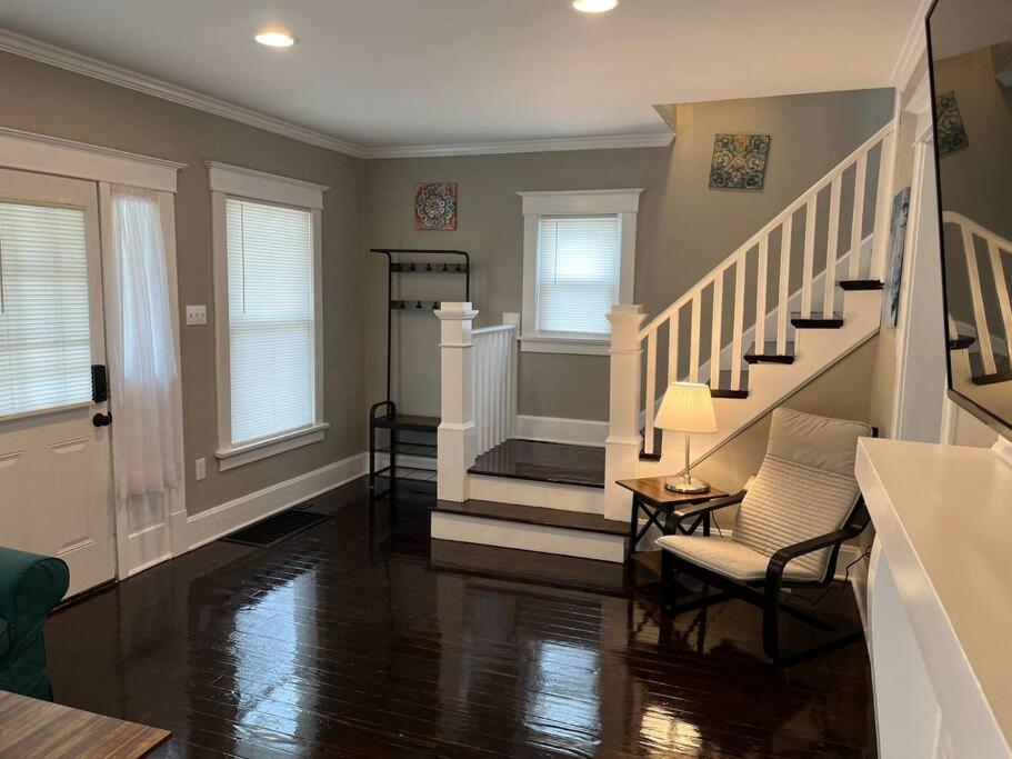 Ridgeway 2 Bedroom House Near Xavier Downtown *