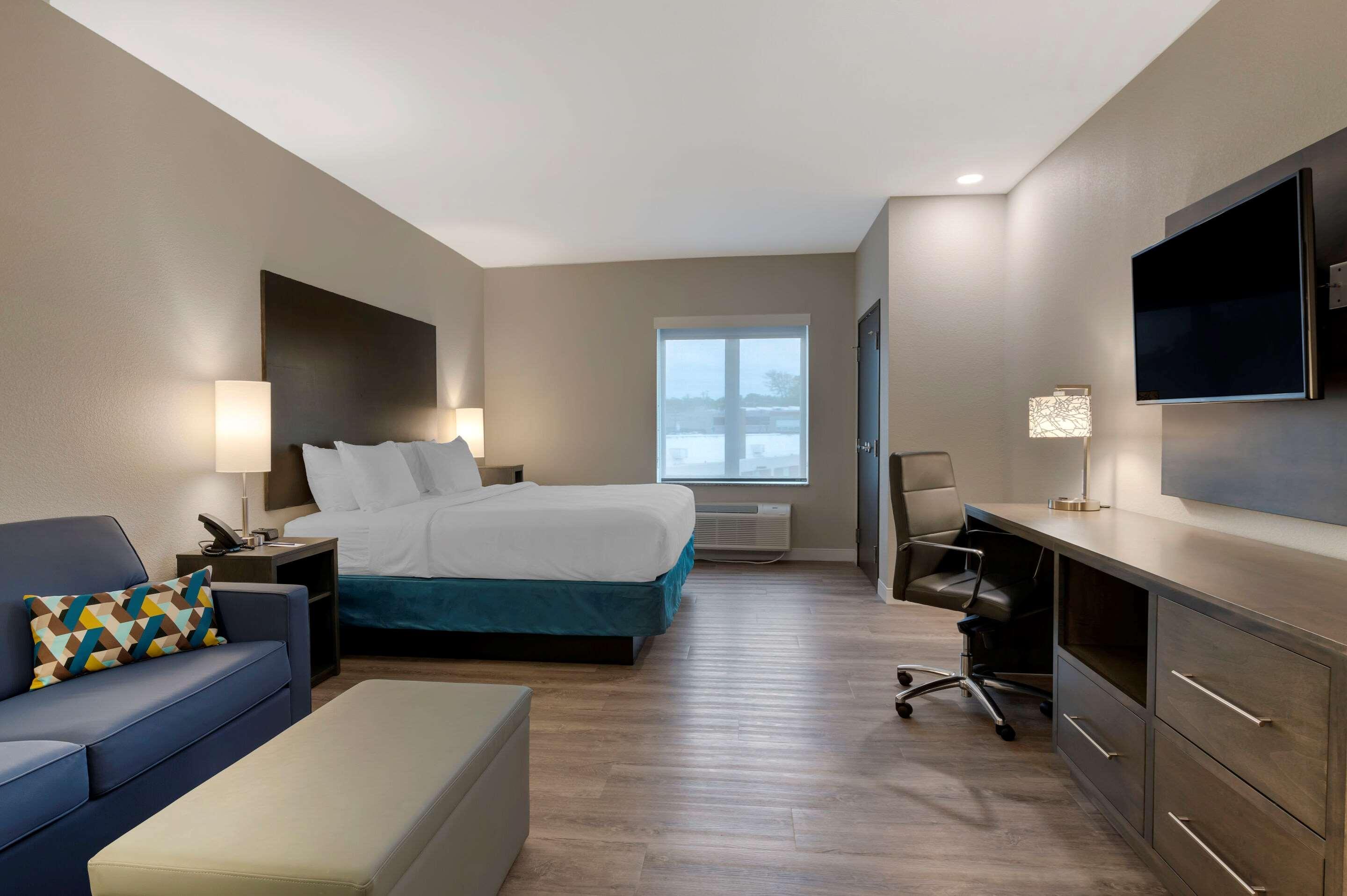 Mainstay - Uptown Hotel 2*