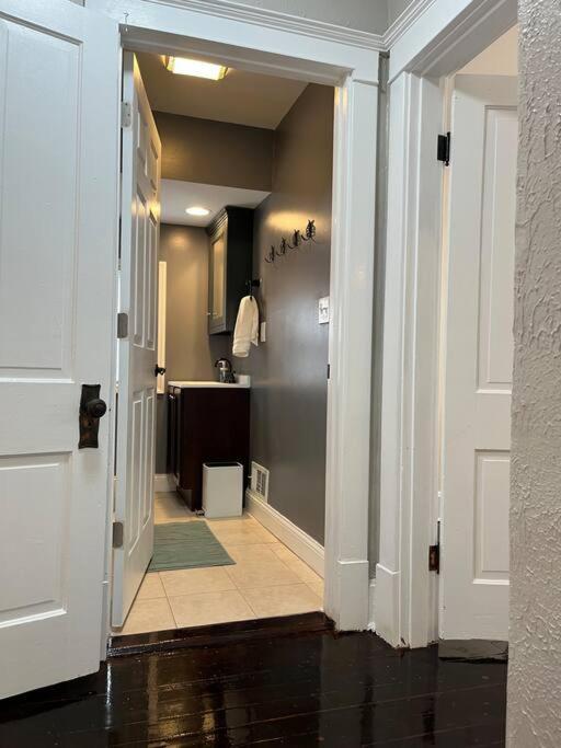 Ridgeway 2 Bedroom House Near Xavier Downtown *
