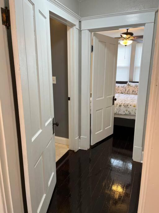 Ridgeway 2 Bedroom House Near Xavier Downtown *