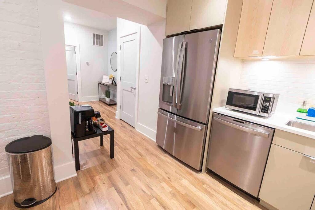 Spacious 1 Bed 1 Bath Downtown Otr Minutes Walk To The Reds Bengals Stadium & More! Apartment Cincinnati