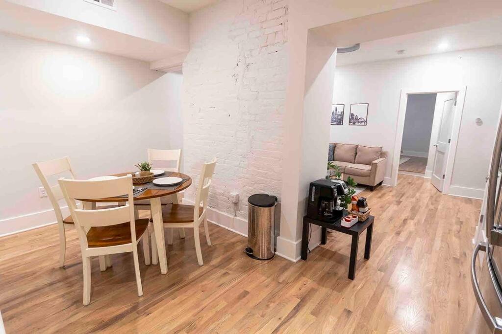 Spacious 1 Bed 1 Bath Downtown Otr Minutes Walk To The Reds Bengals Stadium & More! Apartment Cincinnati