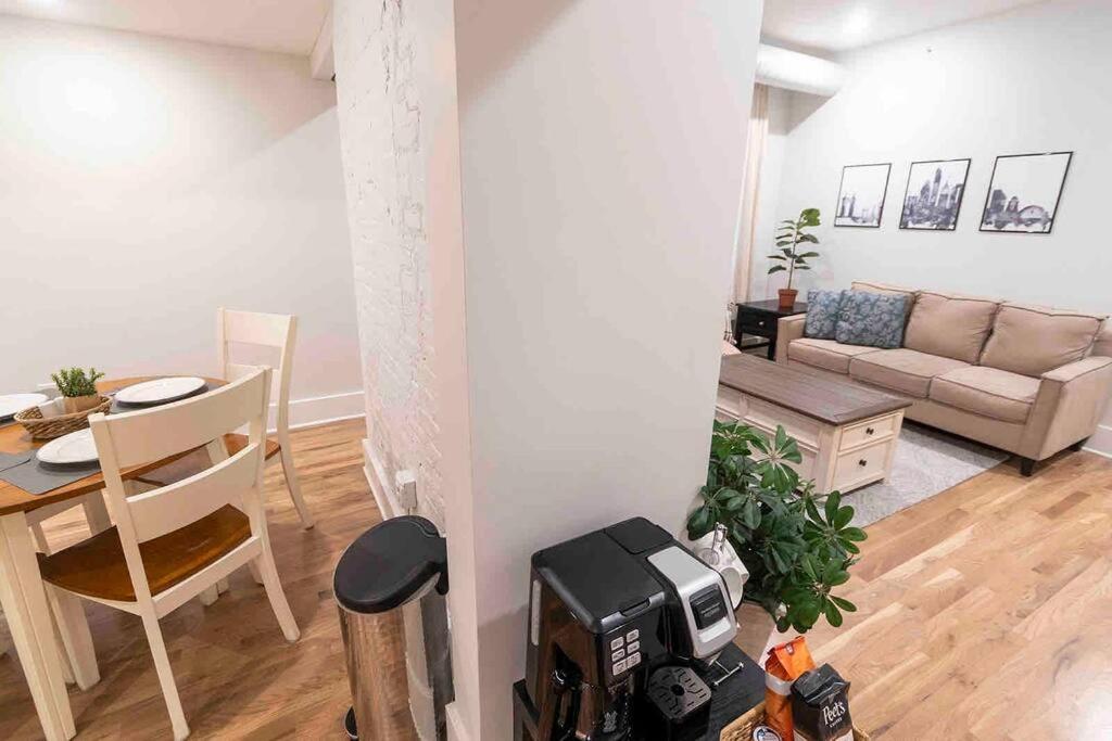 Spacious 1 Bed 1 Bath Downtown Otr Minutes Walk To The Reds Bengals Stadium & More! * Cincinnati