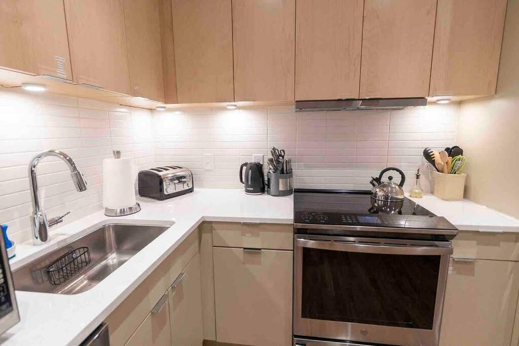 Spacious 1 Bed 1 Bath Downtown Otr Minutes Walk To The Reds Bengals Stadium & More! *