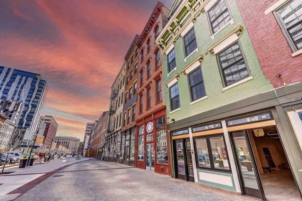 Spacious 1 Bed 1 Bath Downtown Otr Minutes Walk To The Reds Bengals Stadium & More! Cincinnati