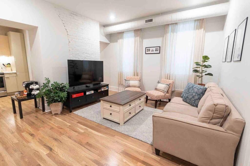 Spacious 1 Bed 1 Bath Downtown Otr Minutes Walk To The Reds Bengals Stadium & More! * Cincinnati