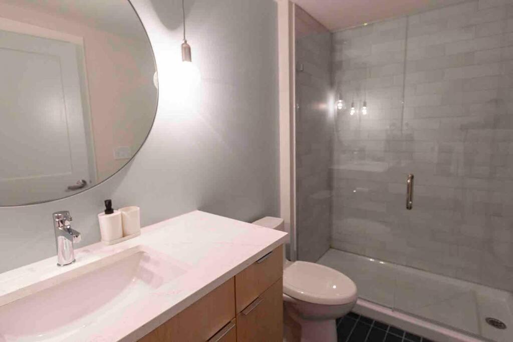 Spacious 1 Bed 1 Bath Downtown Otr Minutes Walk To The Reds Bengals Stadium & More!
