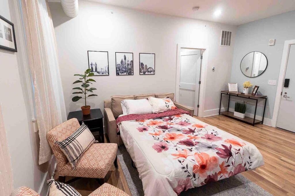 Spacious 1 Bed 1 Bath Downtown Otr Minutes Walk To The Reds Bengals Stadium & More! Apartment Cincinnati
