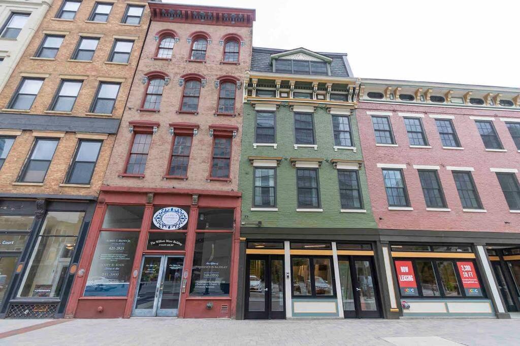 Spacious 1 Bed 1 Bath Downtown Otr Minutes Walk To The Reds Bengals Stadium & More! * Cincinnati