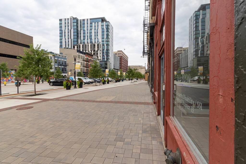 Apartment Spacious 1 Bed 1 Bath Downtown Otr Minutes Walk To The Reds Bengals Stadium & More! Cincinnati