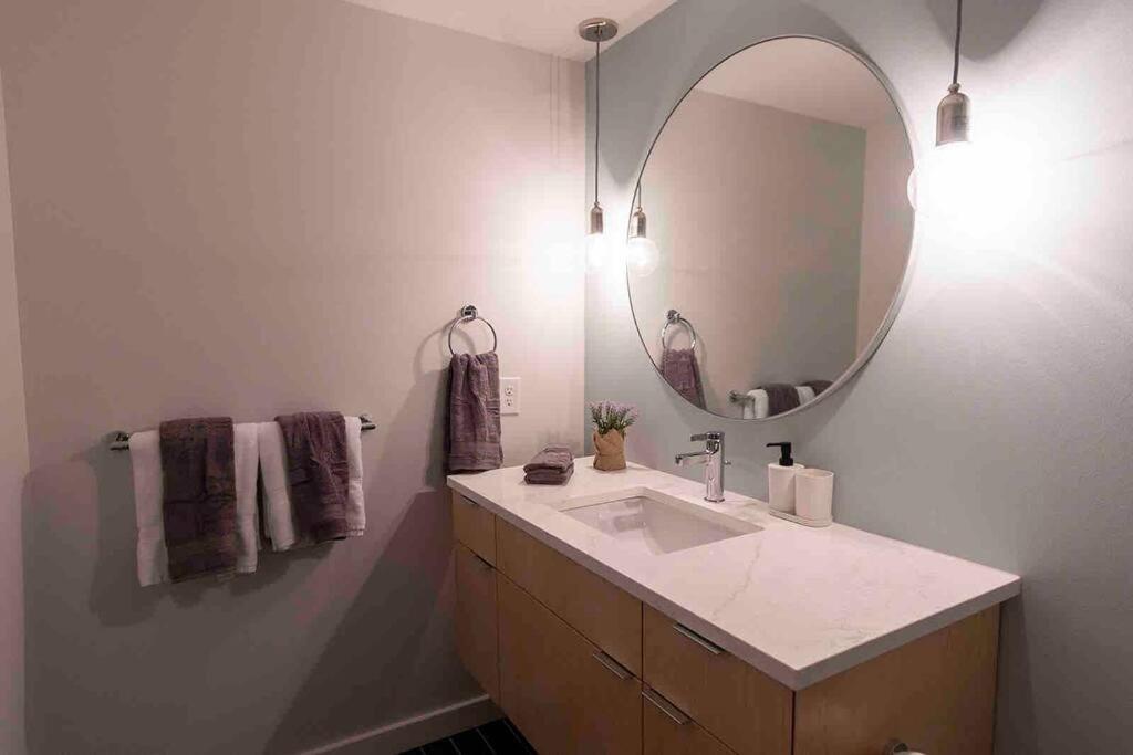 Apartment Spacious 1 Bed 1 Bath Downtown Otr Minutes Walk To The Reds Bengals Stadium & More! Cincinnati