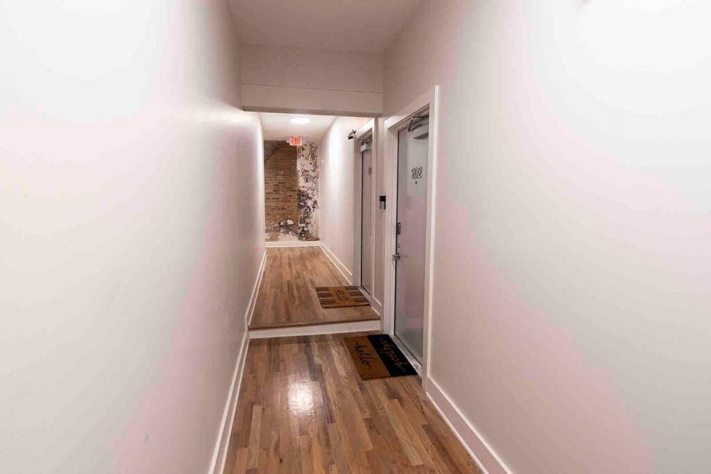 Spacious 1 Bed 1 Bath Downtown Otr Minutes Walk To The Reds Bengals Stadium & More! Apartment