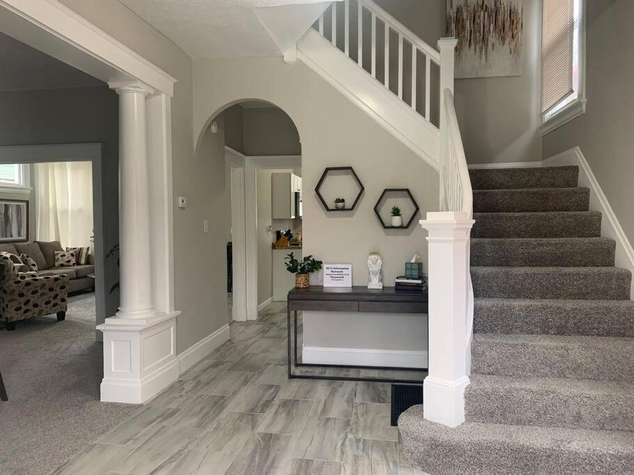 6 Bedroom Just Minutes From Downtown *