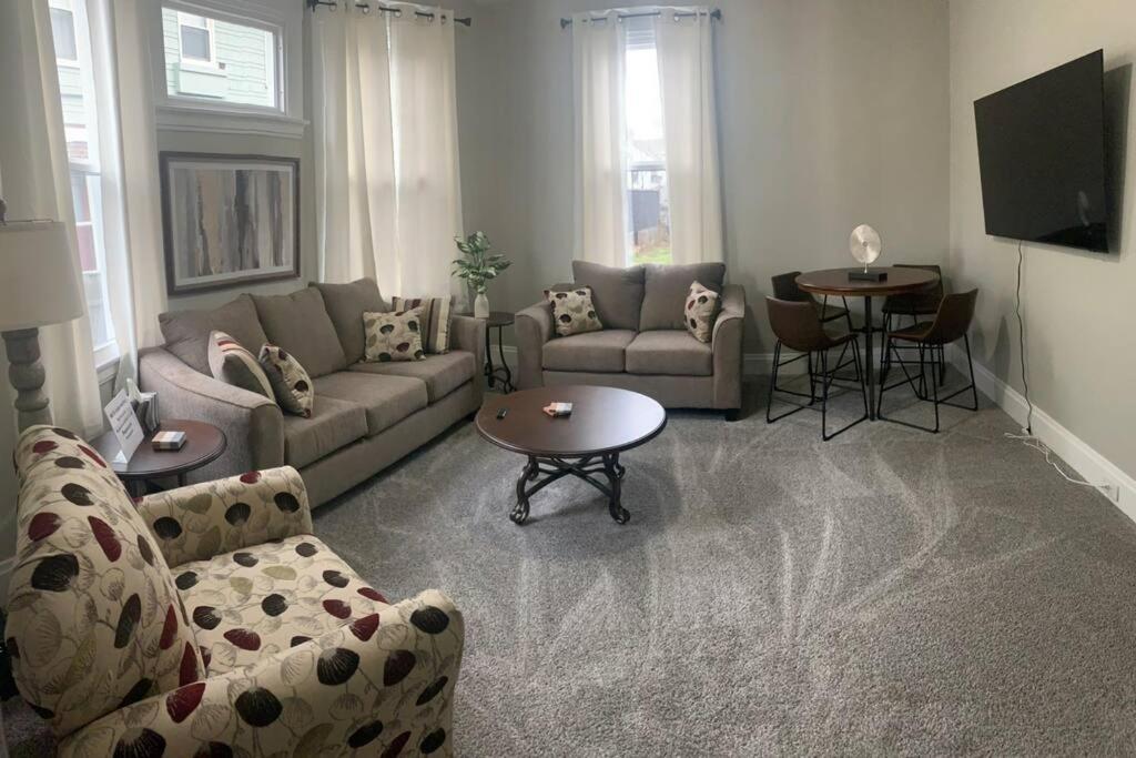 6 Bedroom Just Minutes From Downtown Holiday home