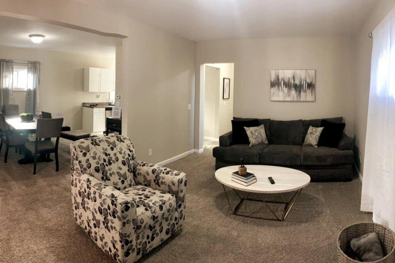 Holiday home 3311 Evanston Large Renovated 4 Bdr Close To Dtwn Laundry