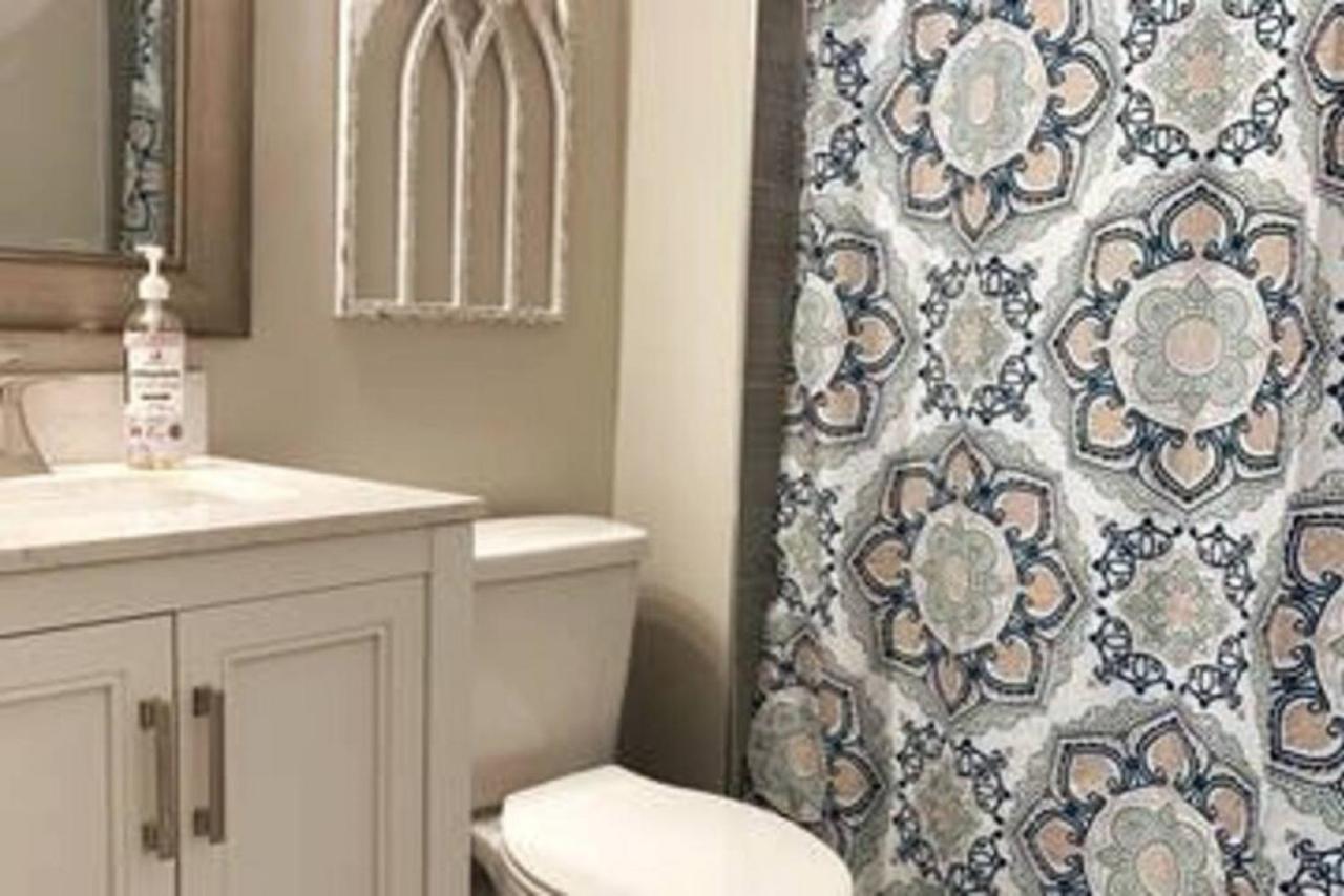 3311 Evanston Large Renovated 4 Bdr Close To Dtwn Laundry Holiday home