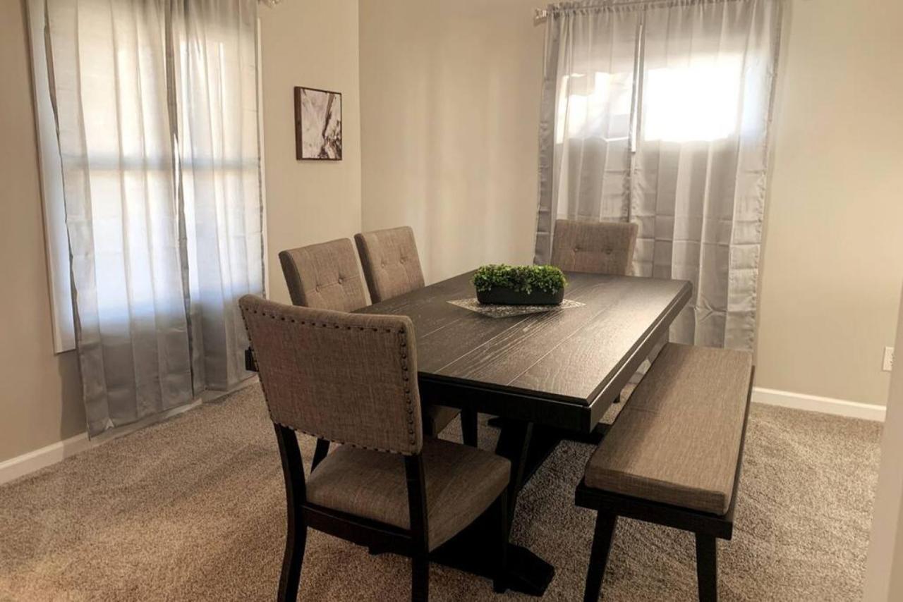 3311 Evanston Large Renovated 4 Bdr Close To Dtwn Laundry Holiday home *