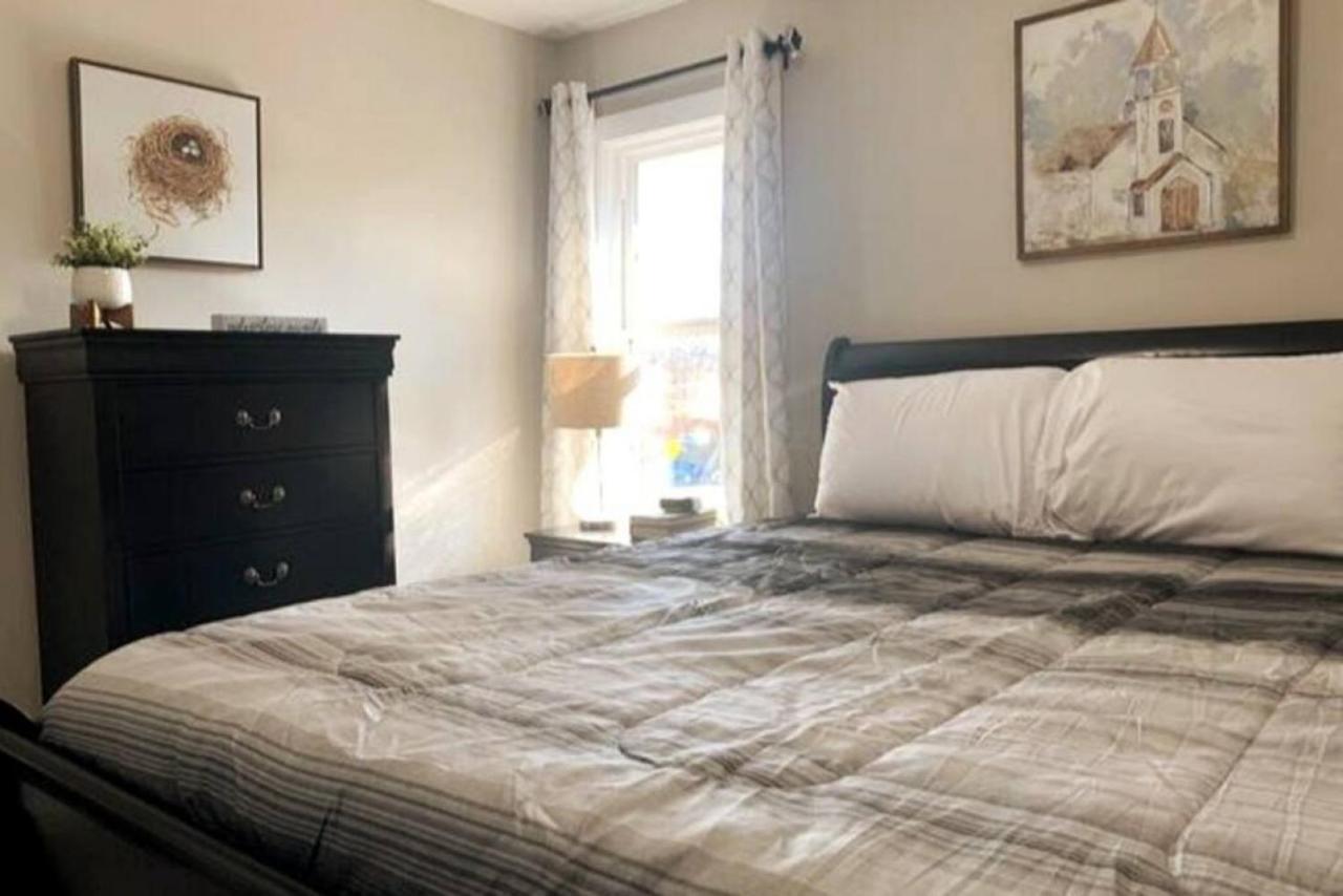Holiday home 3311 Evanston Large Renovated 4 Bdr Close To Dtwn Laundry