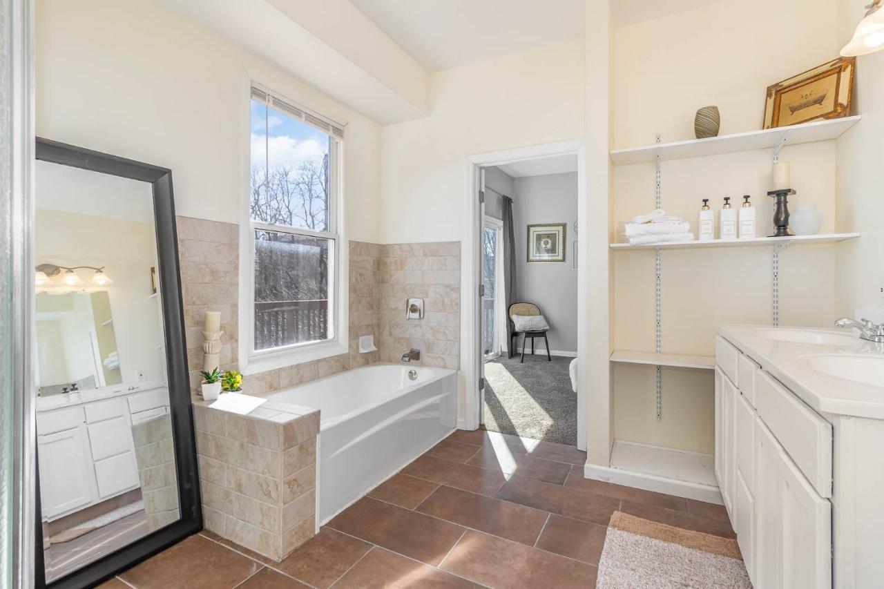 Downtown Views-prime Location! Holiday home *