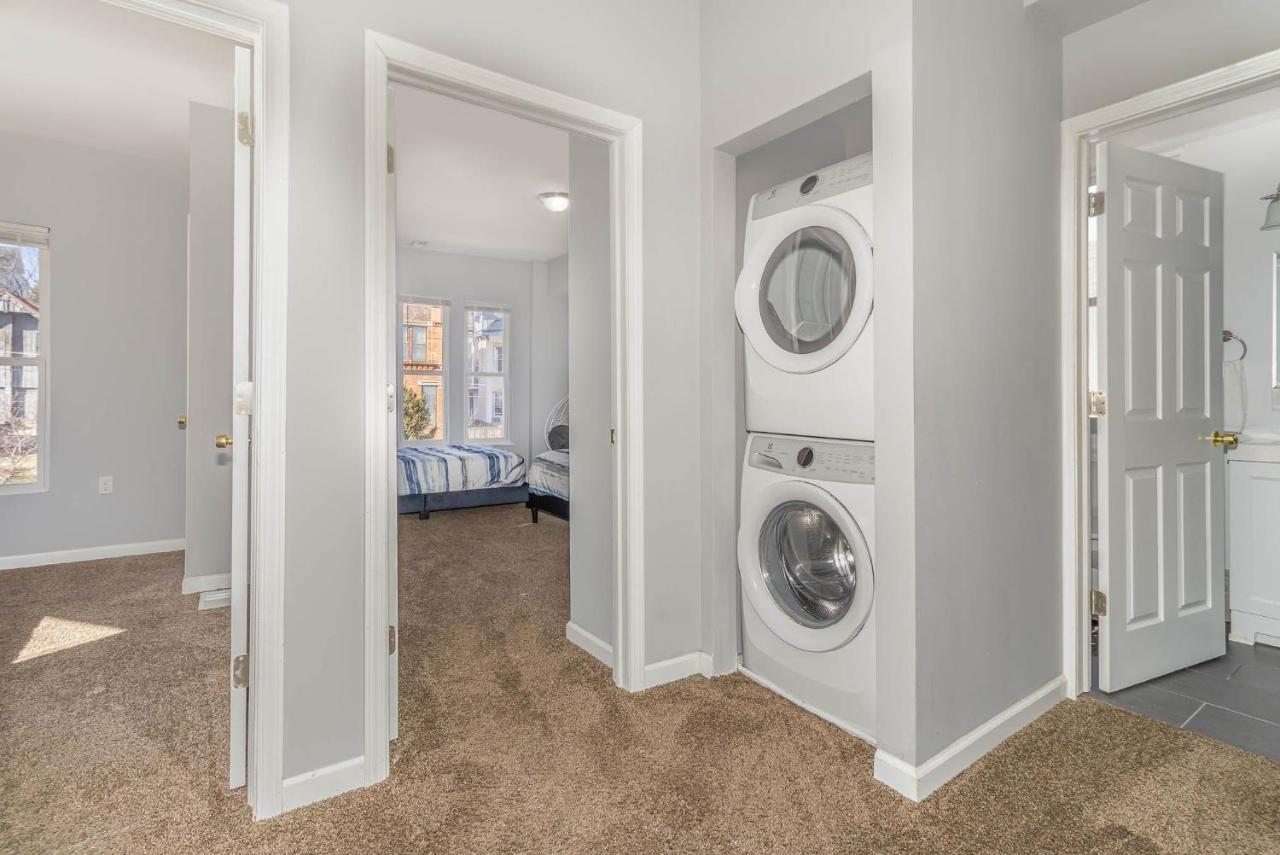 Downtown Views-prime Location! Holiday home