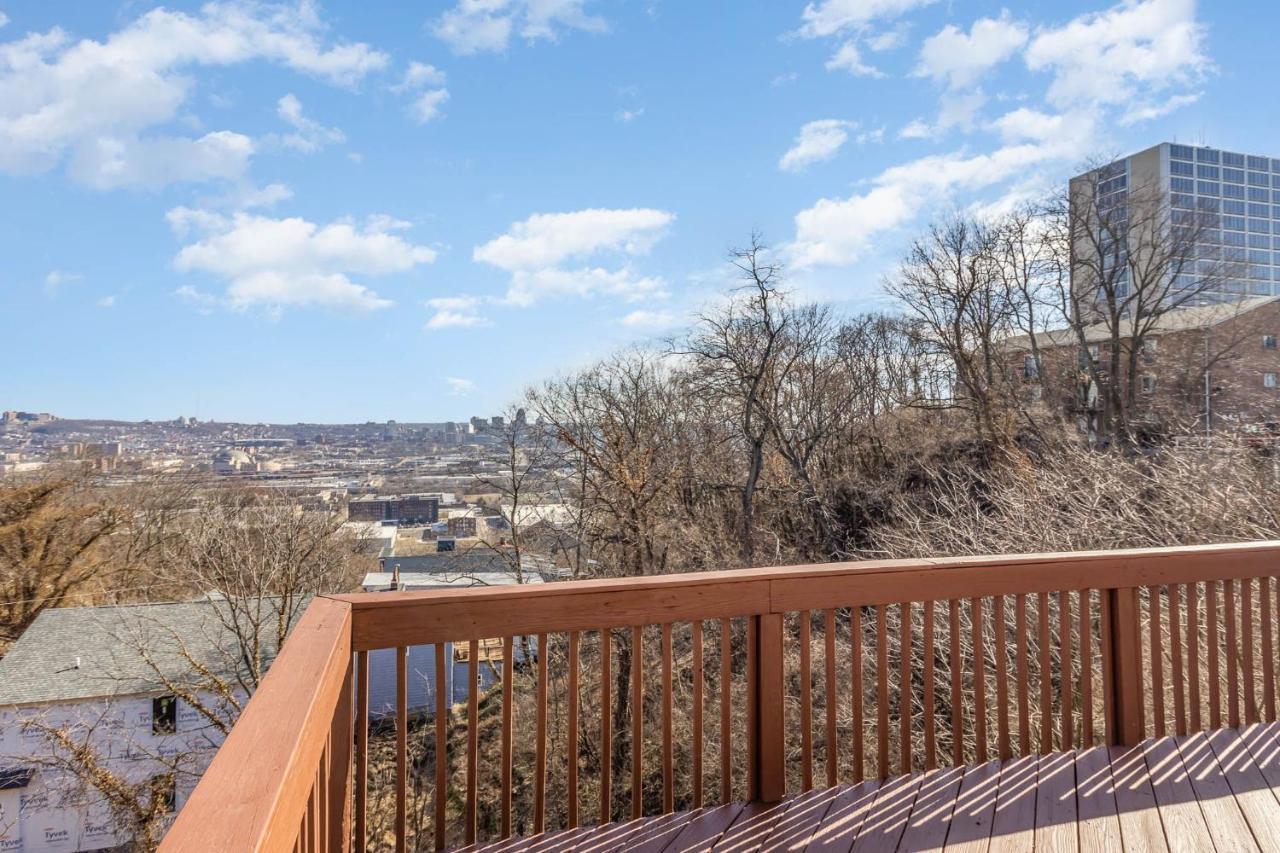 Downtown Views-prime Location! *