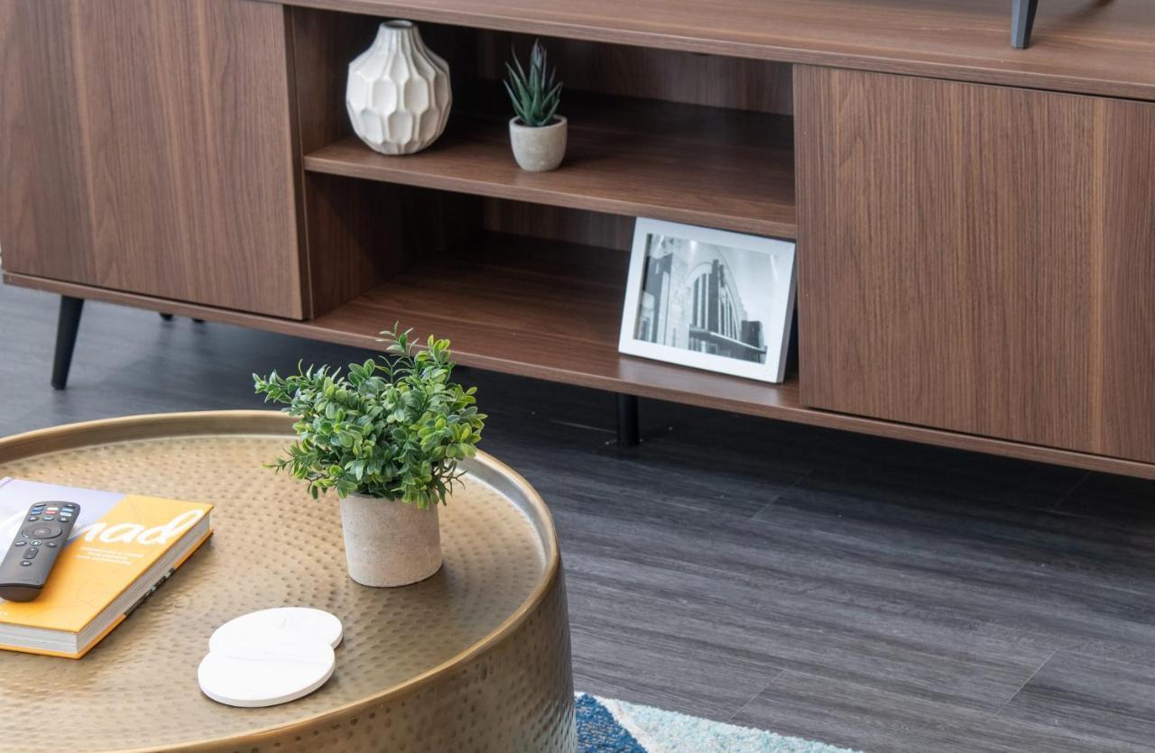 Cozysuites L Stylish 1br In Downtown Apartment