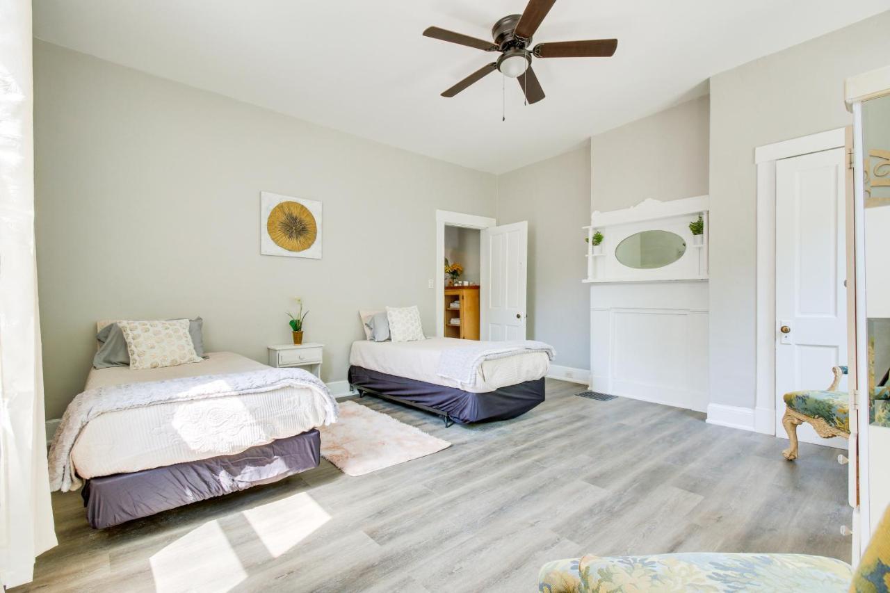 Vacation About 4 Mi To Downtown! Holiday home