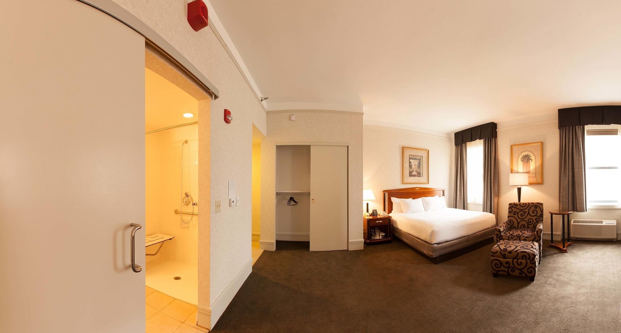 Hilton Netherland Plaza 4*