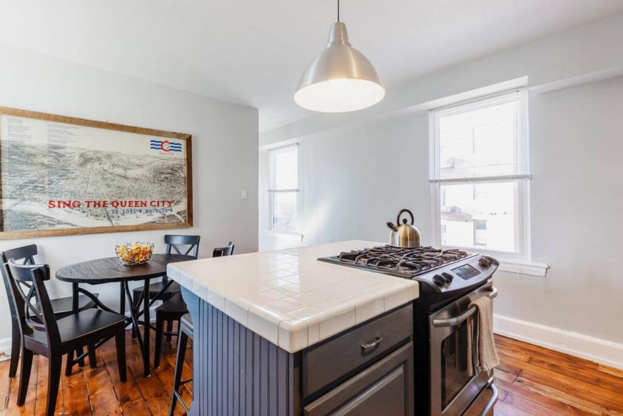 2 Large Apts W Parking - Downtown Over The Rhine Apartment