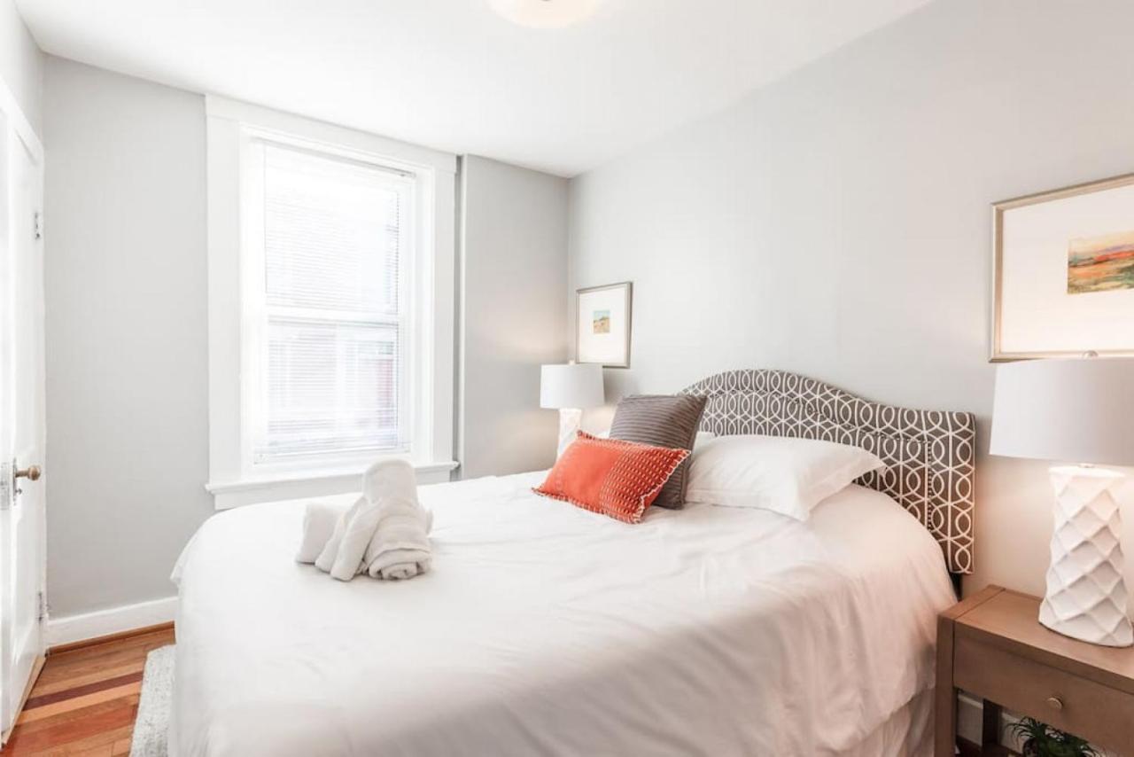 2 Large Apts W Parking - Downtown Over The Rhine *