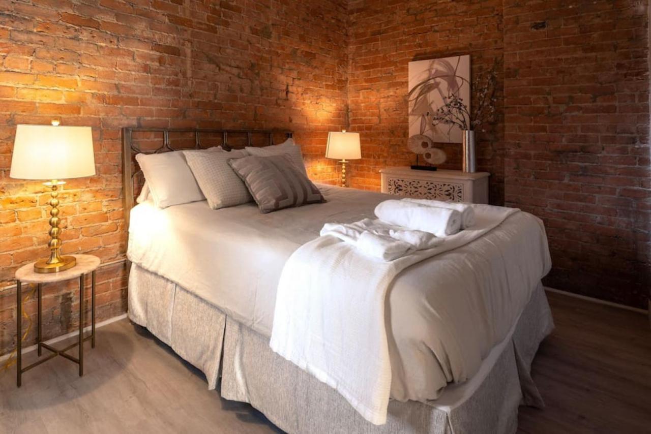 Entire Historic Building Sleeps 30 *