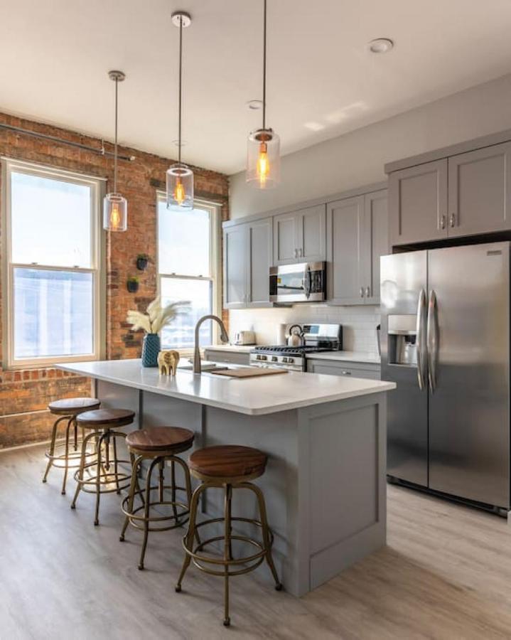Entire Historic Building Sleeps 30 Apartment *