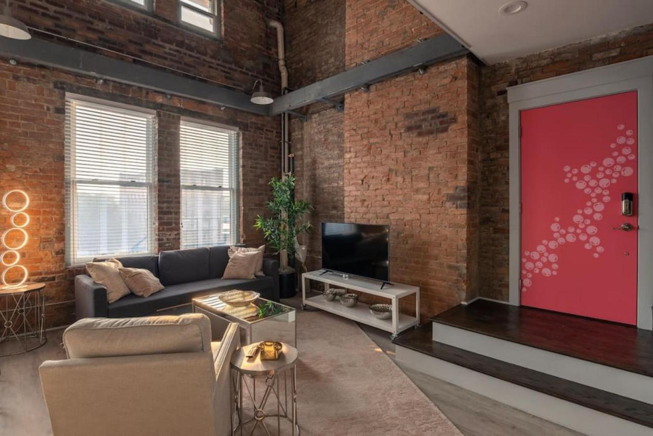 Entire Historic Building Sleeps 30 Apartment *