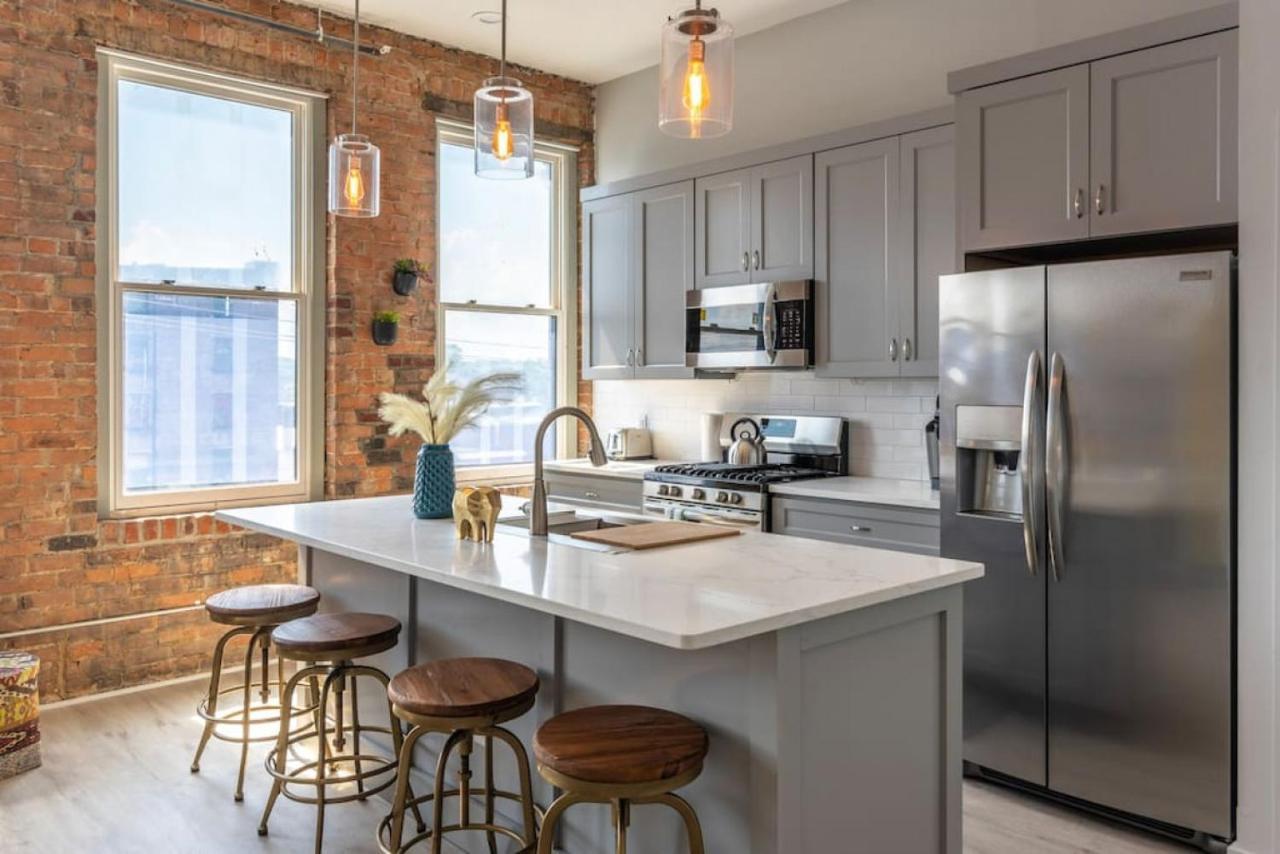 Entire Historic Building Sleeps 30 Apartment *