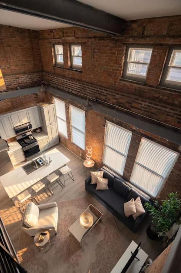 Entire Historic Building Sleeps 30 Apartment *