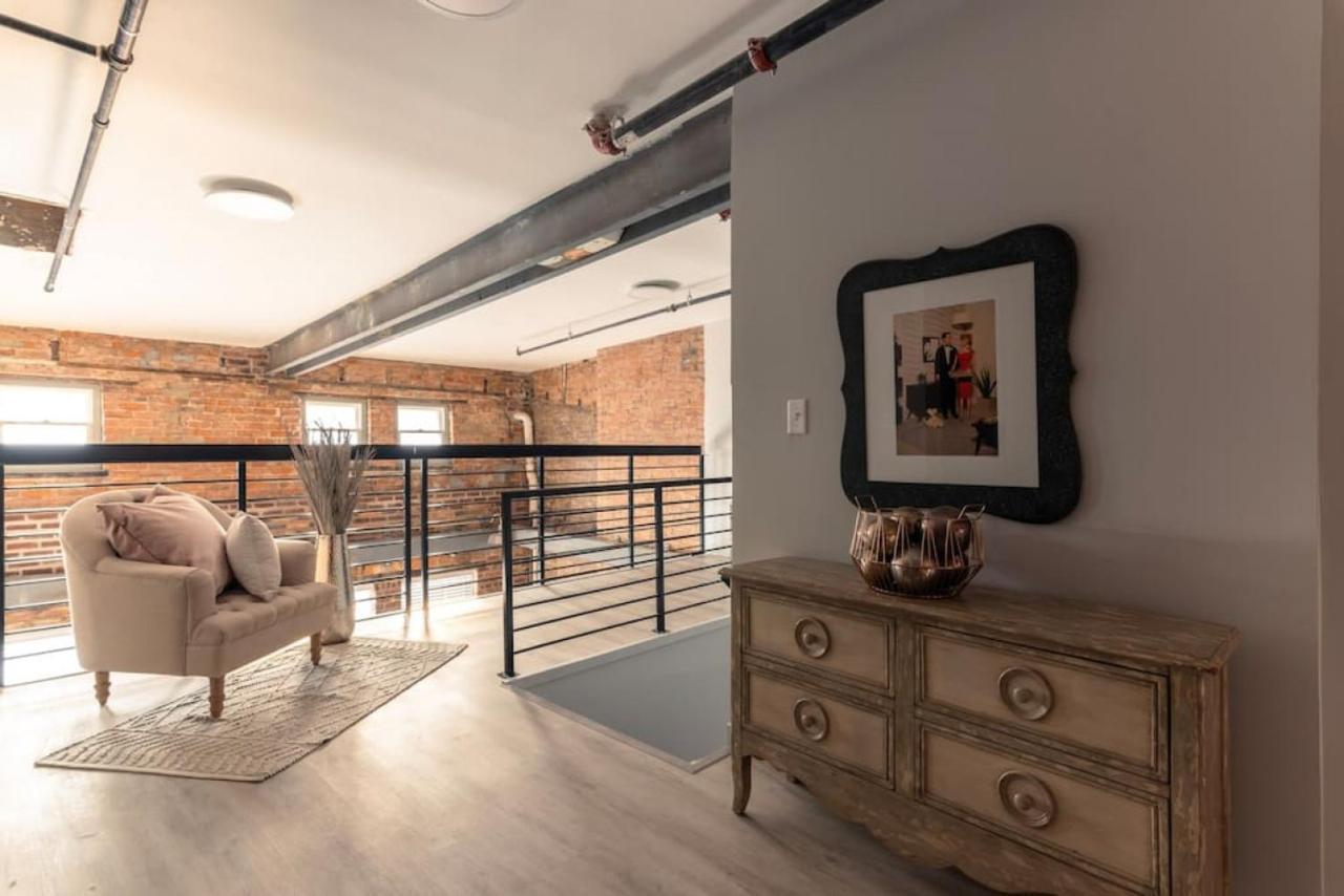 Entire Historic Building Sleeps 30 *