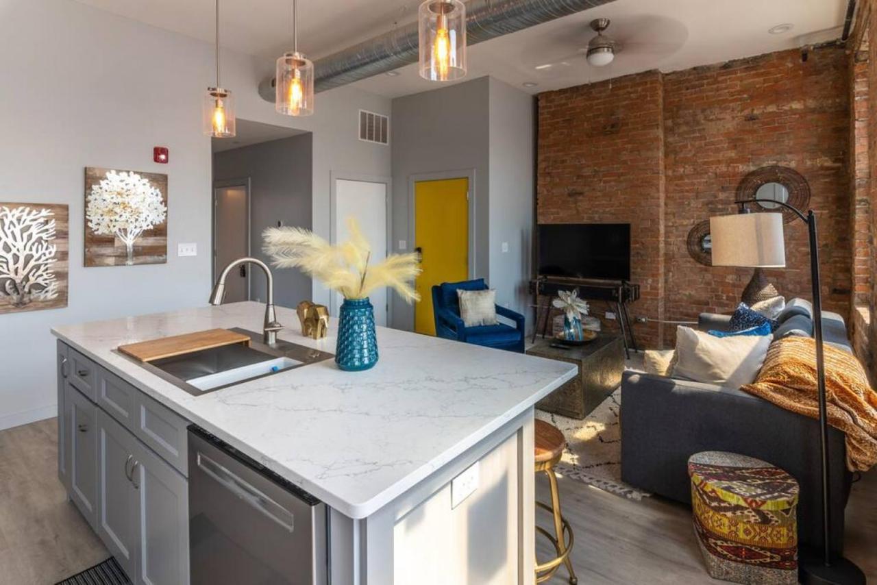 Apartment Entire Historic Building Sleeps 30 Cincinnati