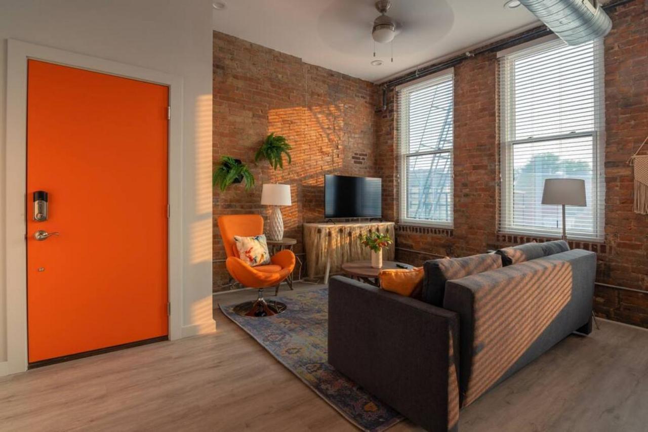 Entire Historic Building Sleeps 30 Apartment *