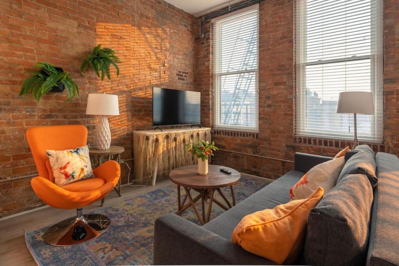 Zango Explore Otr And Downtown From A Renovated Apartment