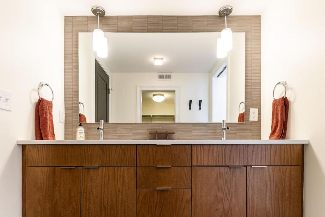 Lux Washington Park With Rooftop Patio Apartment
