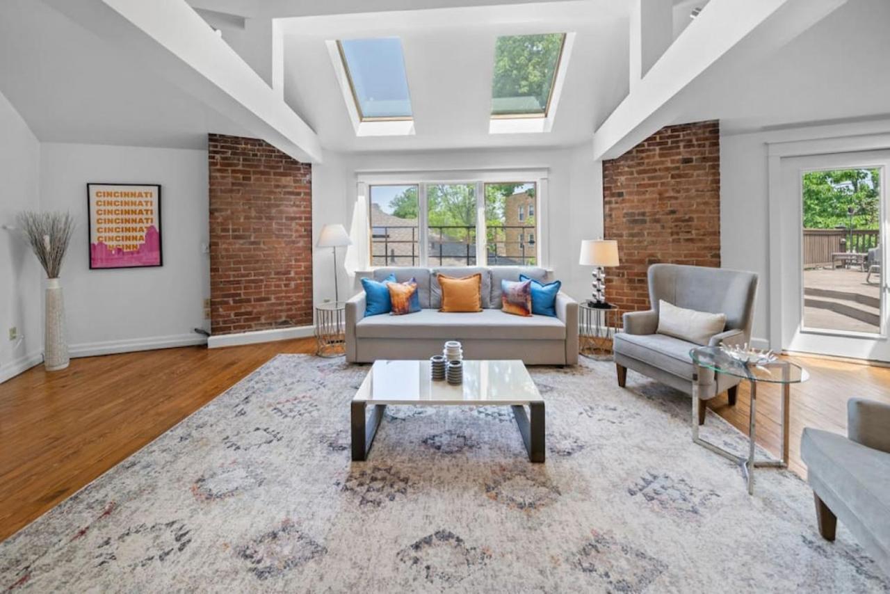 Hyde Park Penthouse With Private Patio