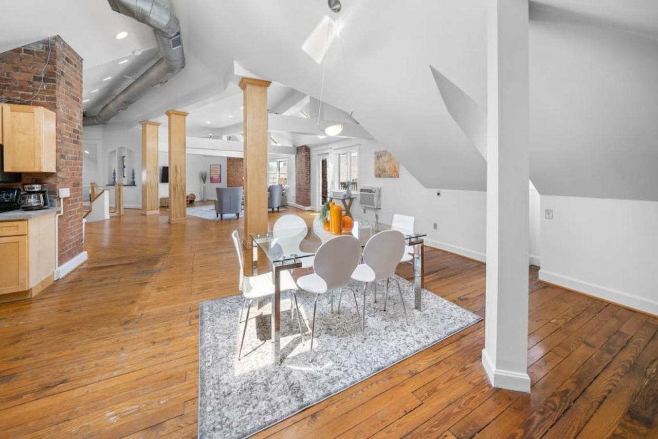 Hyde Park Penthouse With Private Patio *