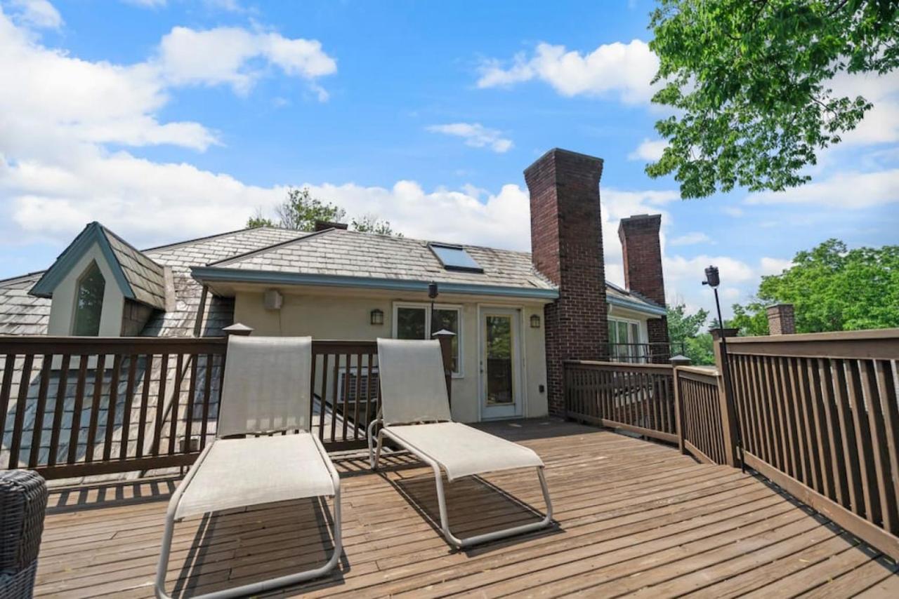 Hyde Park Penthouse With Private Patio