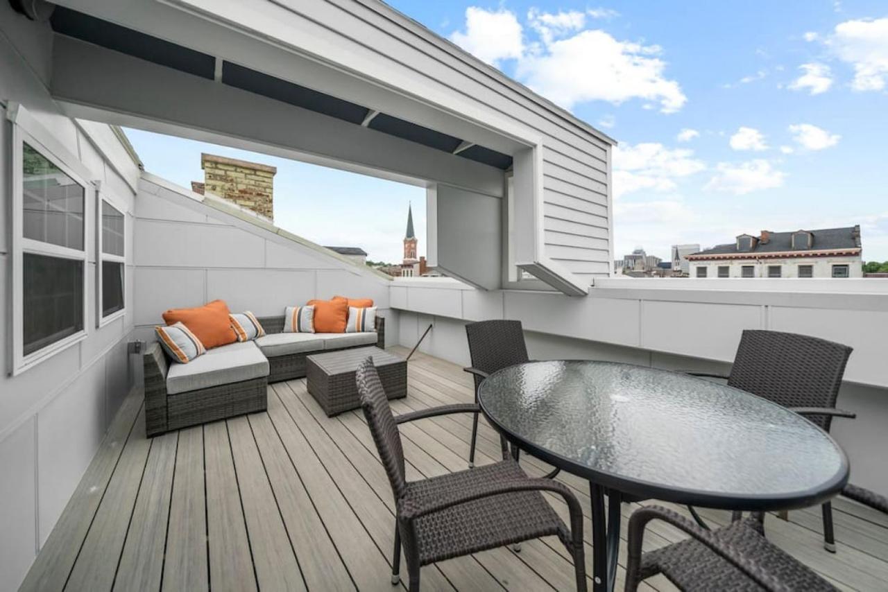 Holiday home Huge Retrea W Rooftop Deck At Farmers Market *