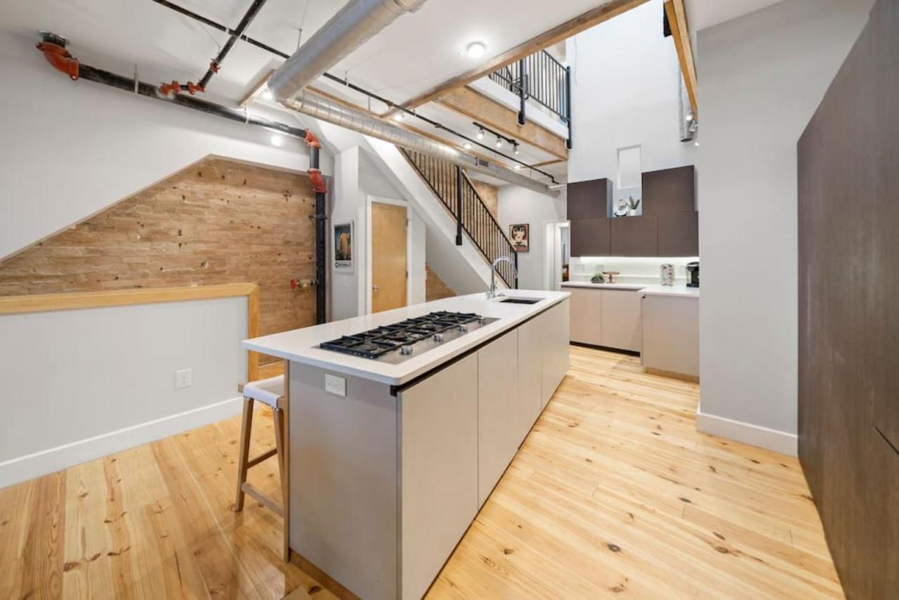Huge Retrea W Rooftop Deck At Farmers Market Holiday home