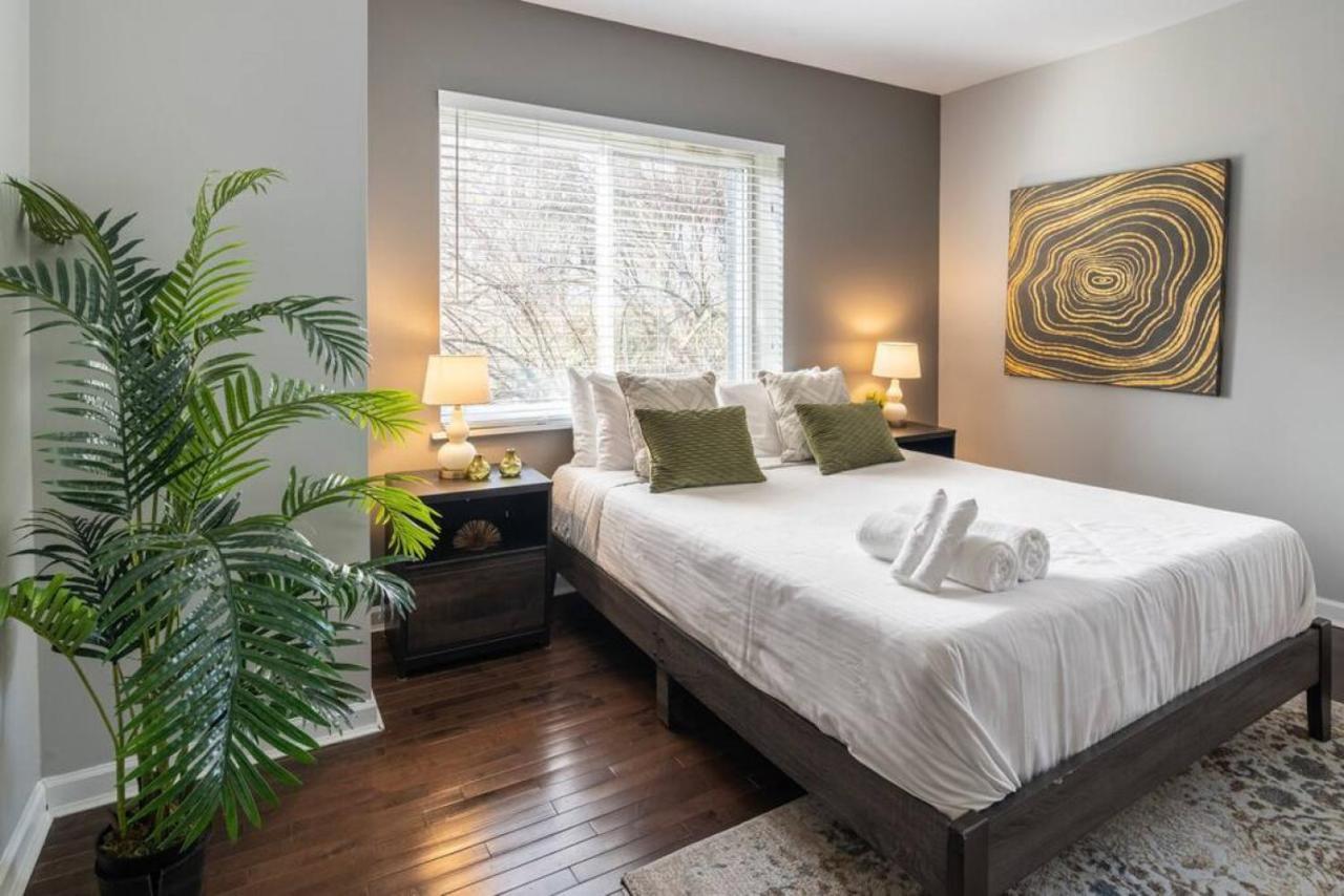 Two Comfy Near Center Otr Uc Zoo *