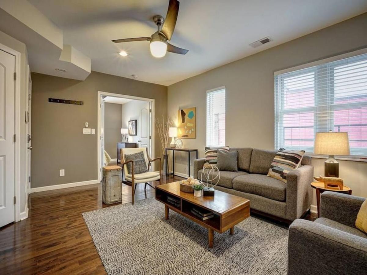Two Comfy Near Center Otr Uc Zoo