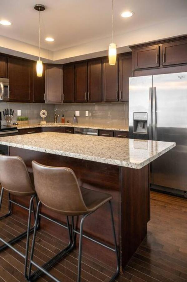 Apartment Two Comfy Near Center Otr Uc Zoo *