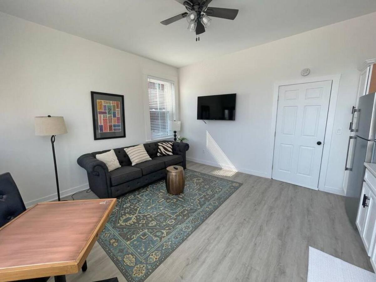 Full Building Huge Downtown Retreat Walkable To Everything *