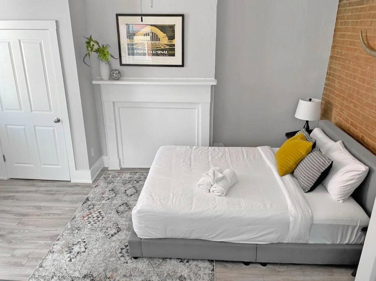 Quiet 1-bedroom Loft Near Entertainment District Apartment